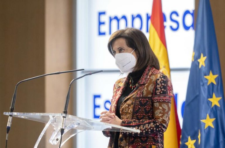 Robles indica a Belarra que «el único que está haciendo la guerra es Putin» y «no se puede mirar a otro lado»