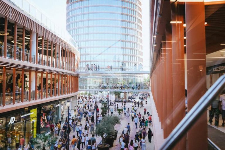 La afluencia a centros comerciales se eleva un 37,4% en febrero