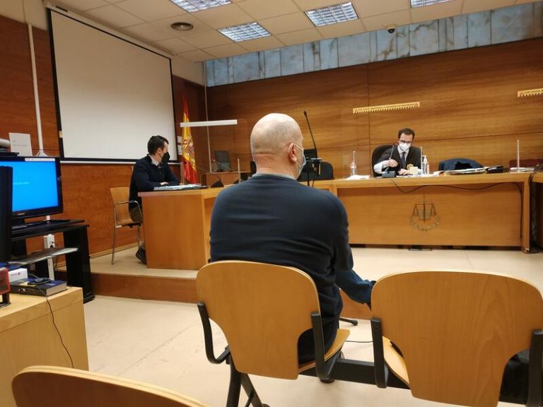 Absuelto el ‘voyeur’ de Konecta que instaló una cámara en el baño de mujeres al obtener el perdón de las víctimas