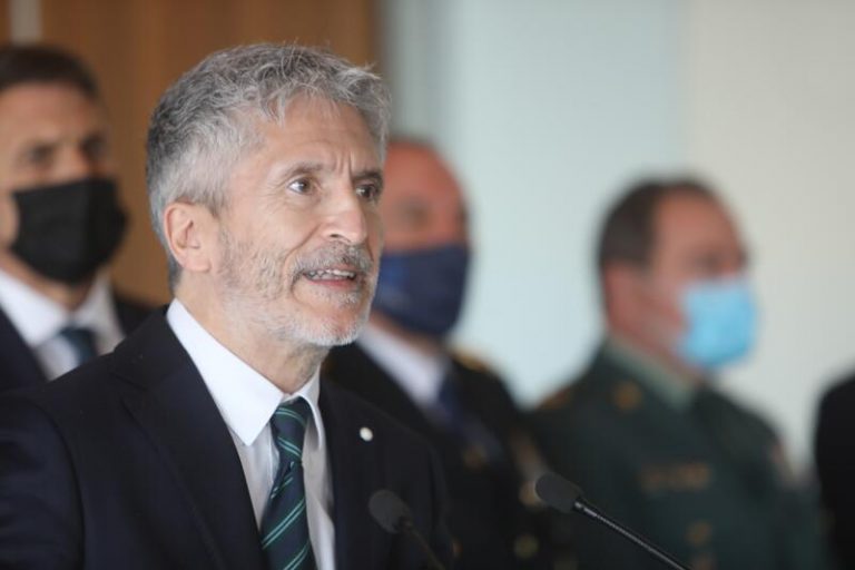 Marlaska subraya cooperación de Marruecos y «violencia inusitada con garfios» en asaltos de la valla de Melilla