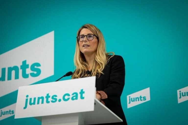 Junts apoya a Puigdemont y defiende que el CxRep lidere la estrategia independentista «al margen» de los partidos