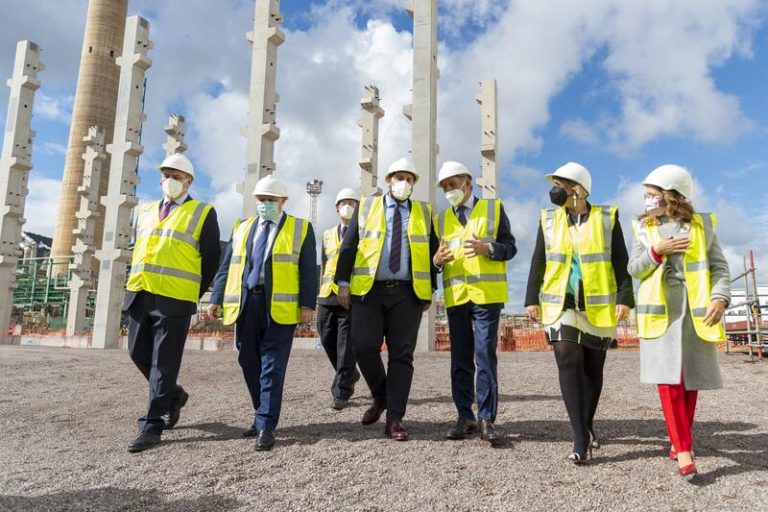 López Miras resalta la «gran inversión en Cartagena «de la primera planta de biocombustibles avanzados