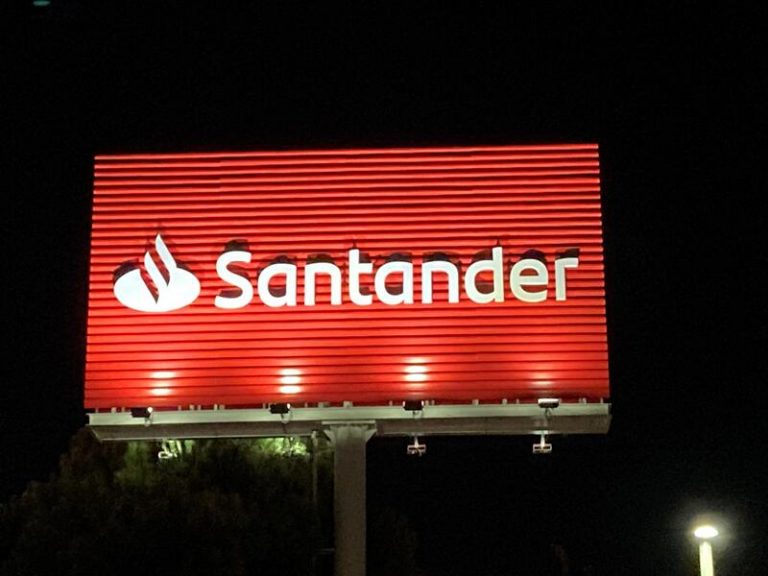 Banco Santander invierte 106 millones para apoyar a 162.000 estudiantes, profesionales, emprendedores y pymes