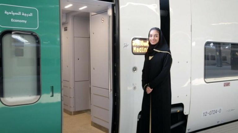 Renfe recibe 28.000 solicitudes de mujeres en Arabia Saudí para ser las primeras maquinistas del país