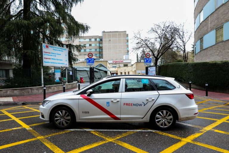 Taxistas madrileños llevarán a Polonia productos de primera necesidad y recogerán a refugiados