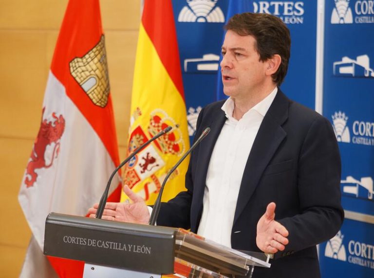 El TS concluye que Fernández Mañueco no era competente para fijar el toque de queda a las 20h en Castilla y León