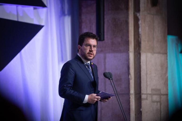Aragonès aboga por hacer del 8M una «lucha cotidiana» en su declaración institucional