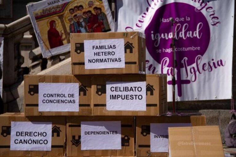 Cientos de mujeres se manifestaron este domingo para pedir igualdad en la Iglesia