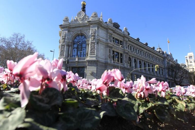 El Tesoro coloca 1.944 millones en letras a 3 y 9 meses, cobrando más a los inversores