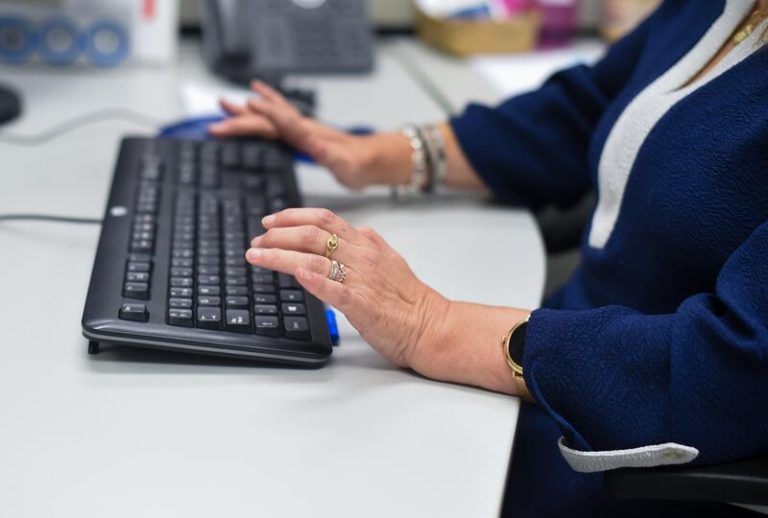 Las empresas de consultoría aumentan «ligeramente» la presencia femenina, según la AEC