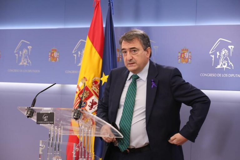 El PNV acusa a PSOE y PP de haber tapado durante años el «escándalo» de Juan Carlos I