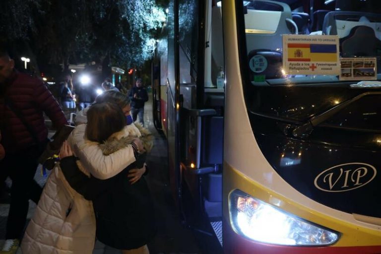 Cerca de 30 refugiados ucranianos llegan a Sevilla y Huelva tras cinco días de viaje