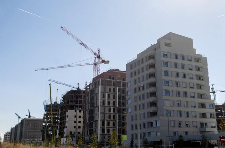El precio de la vivienda libre sube un 3,7% en 2021 y encadena ocho años de alzas, según el INE