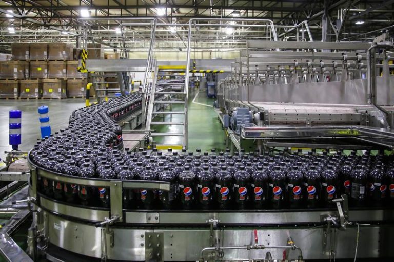 Coca-Cola y Pepsico suspenden actividades en Rusia