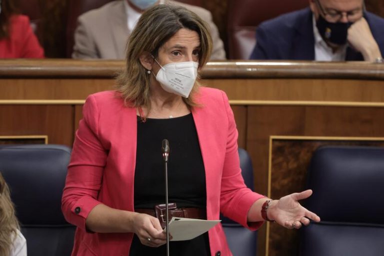 Ribera no descarta adelantarse a la UE con topes en el precio de la luz si es «imprescindible»