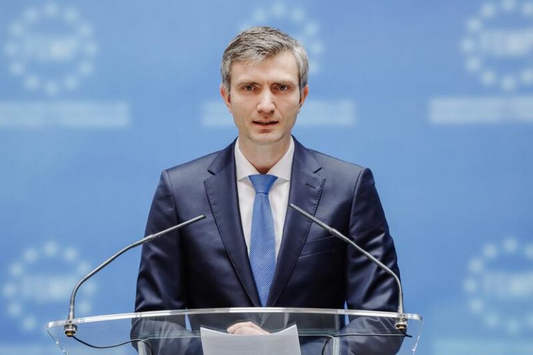 Ucrania pide que España apoye la adhesión a la UE y que revise la política de «visados de oro» a oligarcas rusos