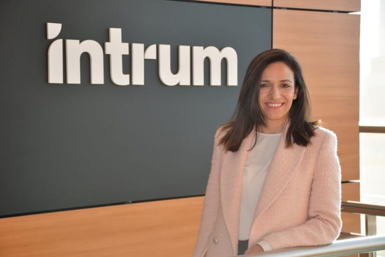 Intrum separa sus áreas de legal y ‘compliance’ y nombra una nueva directora
