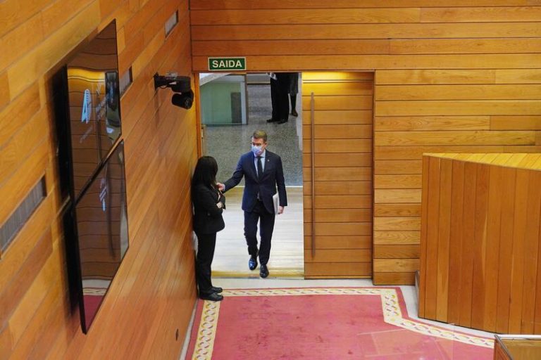 Feijóo, «militante del feminismo igualitario», rechaza el «sectario»: «No usaré a las mujeres para hacer política»