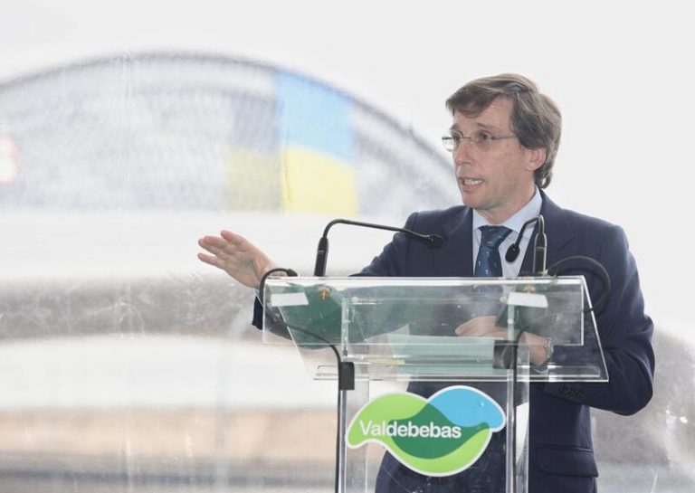 Almeida firma su aval en apoyo a Feijóo: «Espero que sea presidente del PP»