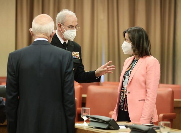Robles abre la puerta al envío de más armas si Ucrania «lo necesita»
