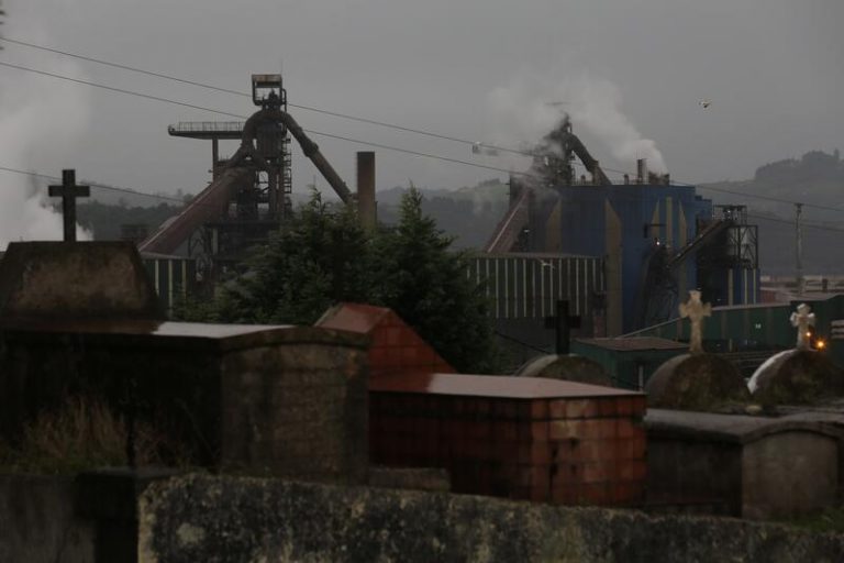 AEGE pide al Gobierno medidas ante el «serio riesgo» de la actividad de las industrias electrointensivas