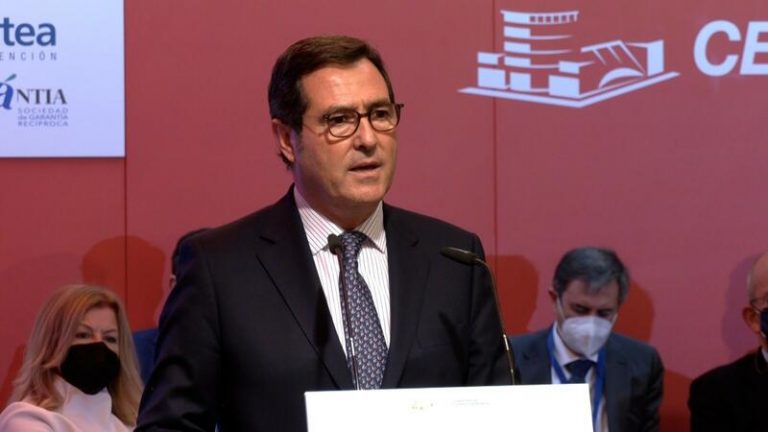 Garamendi defiende «una ayuda especial» para agricultores y ganaderos españoles