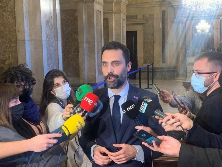 Torrent ve «escandaloso» que le juzguen por permitir debatir sobre monarquía y autodeterminación