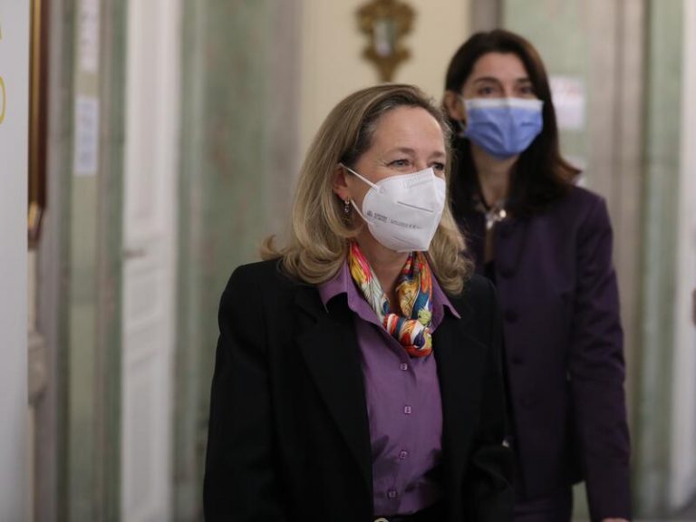 Calviño aboga por evitar retirar de forma prematura los estímulos en este contexto «tan turbulento»