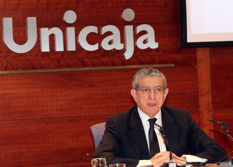 Unicaja apunta que iniciar diligencias contra Medel no supone la «verosimilitud» de los hechos denunciados