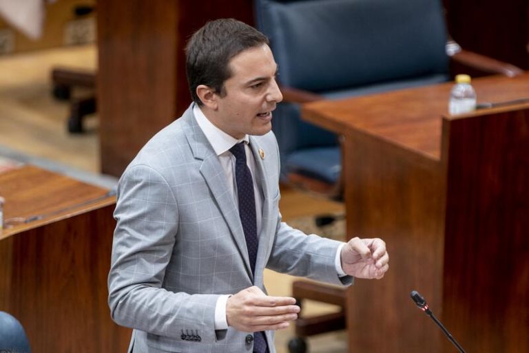 PSOE de Madrid asegura que Feijóo «empieza mal» porque ha pactado con Ayuso «tapar la corrupción y la falta de ética»