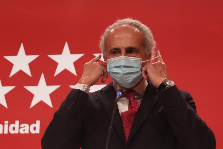 Madrid pide eliminar la mascarilla en interiores: «Es el momento de como mínimo plantearlo»