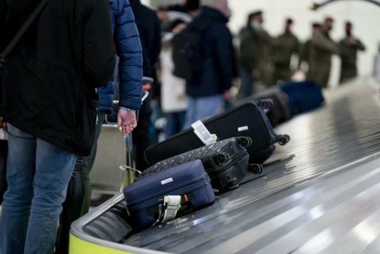 La demanda de viajes aéreos cae un 49,6% en enero, a la espera del impacto del conflicto en Ucrania