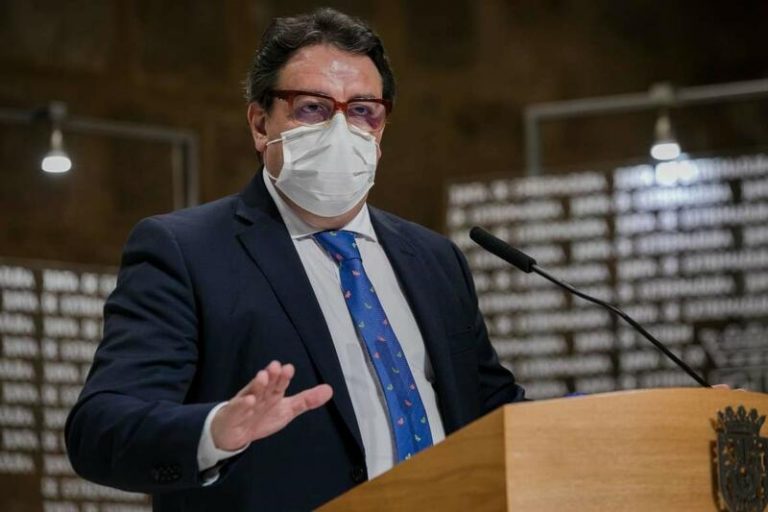 Extremadura considera que «no será cuestión de mucho tiempo que las mascarillas desaparezcan» en interiores