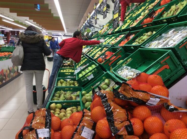 OCU califica de «muy preocupante» la subida del precio de la fruta, las legumbres y los alimentos para bebés