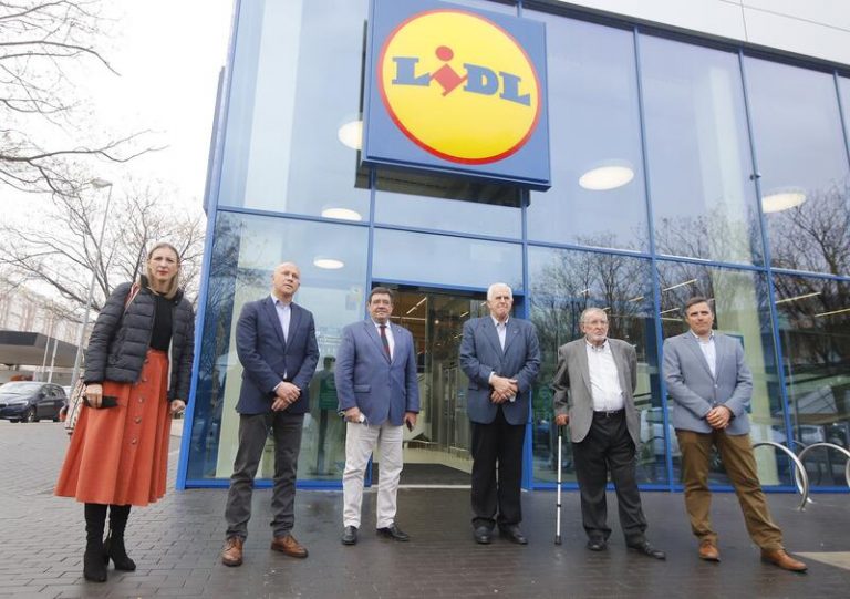 Lidl destaca el «éxito de ventas» de la leche que garantiza rentabilidad de las familias ganaderas andaluzas