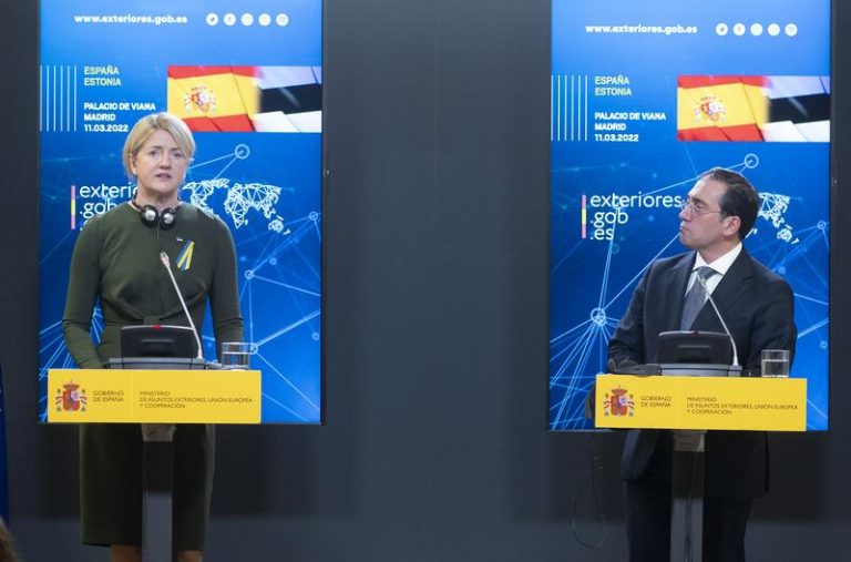 Albares prefiere no «inquietar» sobre el uso de armas químicas en Ucrania pero avisa de que «todo es posible»