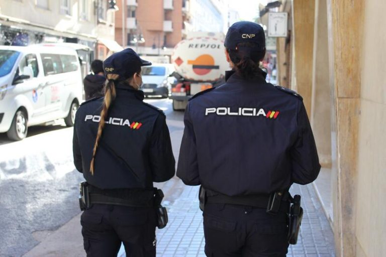 Detenido por amenazar con cuchillo e intentar secuestrar a una mujer con la que estaba obsesionado