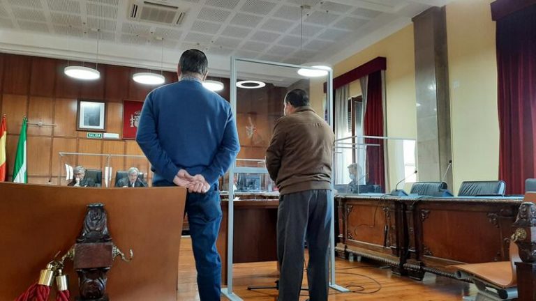 Condenado a dos años de cárcel por abusar sexualmente de las dos nietas de su pareja
