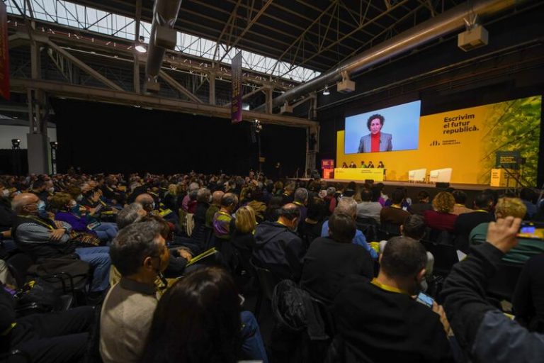 Rovira defiende que la mesa de diálogo «no quiere decir renunciar a nada»
