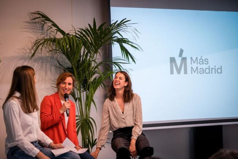Mónica García ironiza con el «Feijóo moderado», el que «blanquea la corrupción y abre puertas a la ultraderecha»