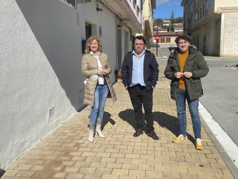Andueza acusa a Núñez Feijóo de «abrir las puertas a la extrema derecha» en un gobierno «vergonzante»