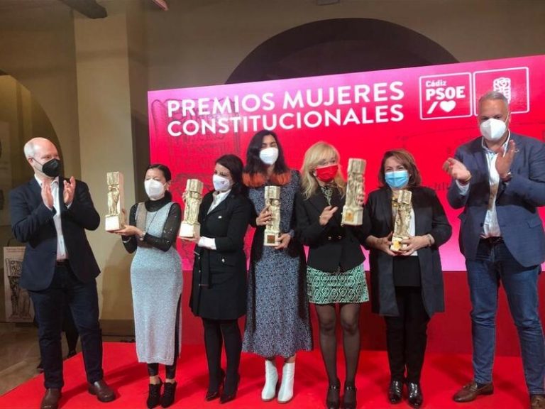 Lastra lamenta que la «primera decisión» de Feijóo haya sido «entregar» Castilla y León a la «extrema derecha»