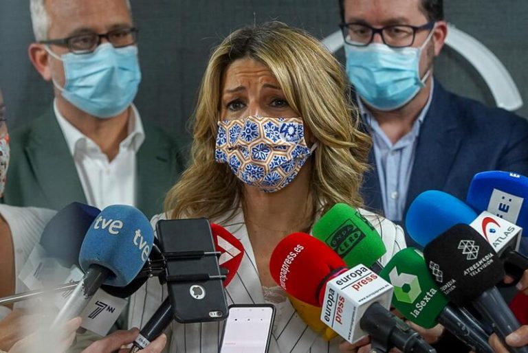 Díaz demanda «más democracia que nunca» frente a un Feijóo «secuestrado por Vox»