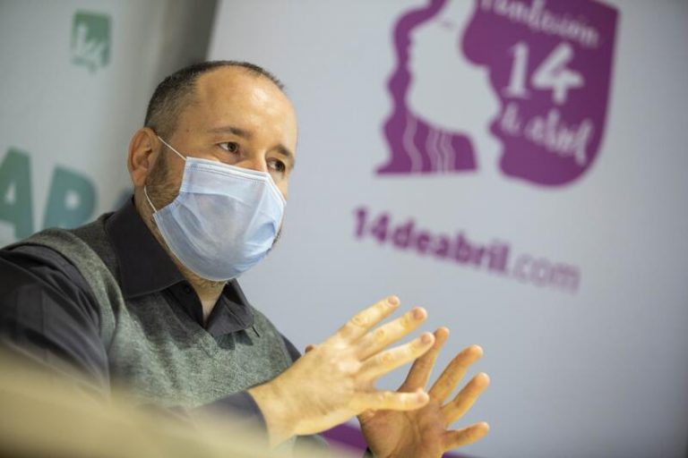 Mena considera que «hay un embate premeditado» contra la inmersión lingüística