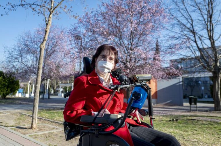 Mayte, mujer con parálisis cerebral a la que un banco negó una cuenta: «Tienen una discapacidad más elevada que la mía»