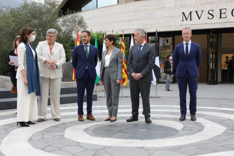 El presidente de Canarias pide «arropar» al Gobierno de Sánchez ante la guerra «ilegal» en Ucrania