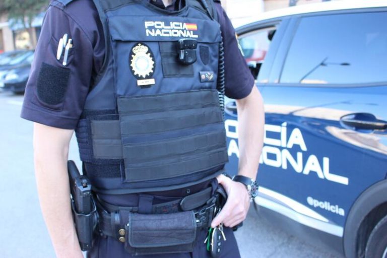 Detienen a un hombre por tocar las nalgas a una menor y a otra mujer mayor de edad en Palma