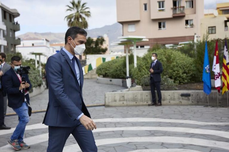 Sánchez avisa a los presidentes autonómicos de una guerra «larga»