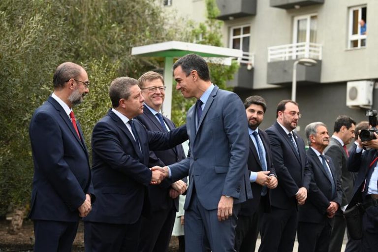 Page pide cambiar el sistema de fijación del precio de la electricidad para acometer el problema energético