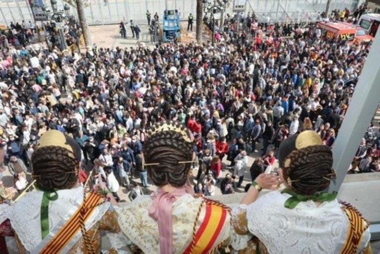 Cruz Roja atiende a 36 personas en la ‘mascletà’ de este domingo en la plaza del Ayuntamiento de Valencia
